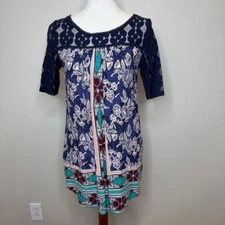 ANTHROPOLOGIE AKEMI + KIN Maite Lace Boho Tunic Top MED Blues Short Sleeves