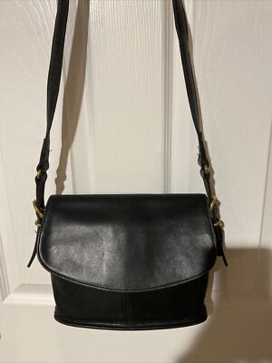 e*6様 *最終値引き　OLD COACH ブラック ボディバッグ　ビンテージ Vintage Coach Black Leather Equestrian Flap Cross Body Purse Bag