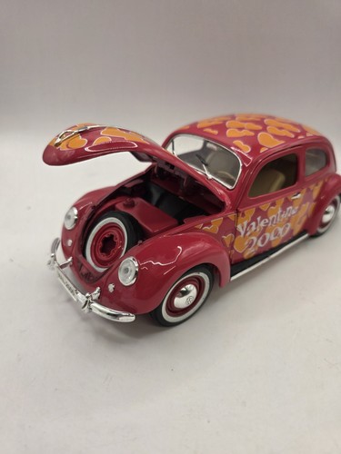 Maisto 1951 Volkswagen Beetle Valentine 2000 Edition 1/18 Scale - Picture 6 of 7