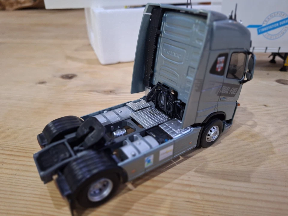 CAMION ELIGOR 1/43 VOLVO FH 4 GLOBETROTTER SEMI TAUTLINER MEGEVAND FRERES 115501 - Photo 4/4