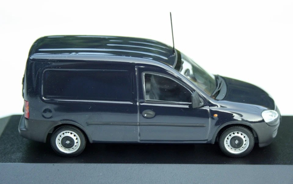Opel Combo C Furgone Anno 2001-2003, Blu Scuro, Modello Minichamps In Scala 1:43 - Immagine 3 di 4