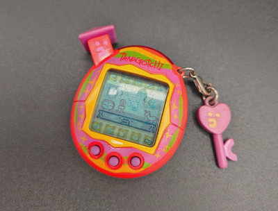 BANDAI Tamagotchi Connection V5 (2004) - Family Pets - Pink - WORKING