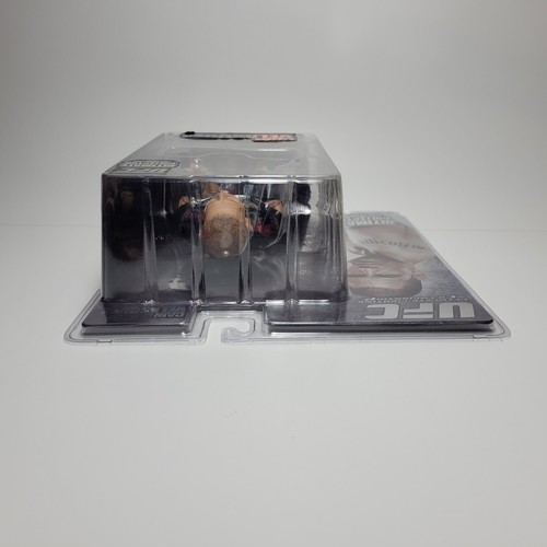 Round 5 UFC Ultimate Collector CAIN VELASQUEZ Limited Edition Figure #321/1000 - Picture 7 of 7
