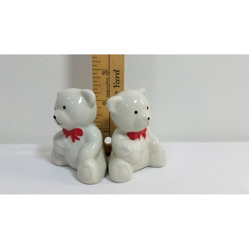 Par de saleros y pimenteros de oso de peluche blancos con pajaritas rojas de colección - Imagen 8 de 8