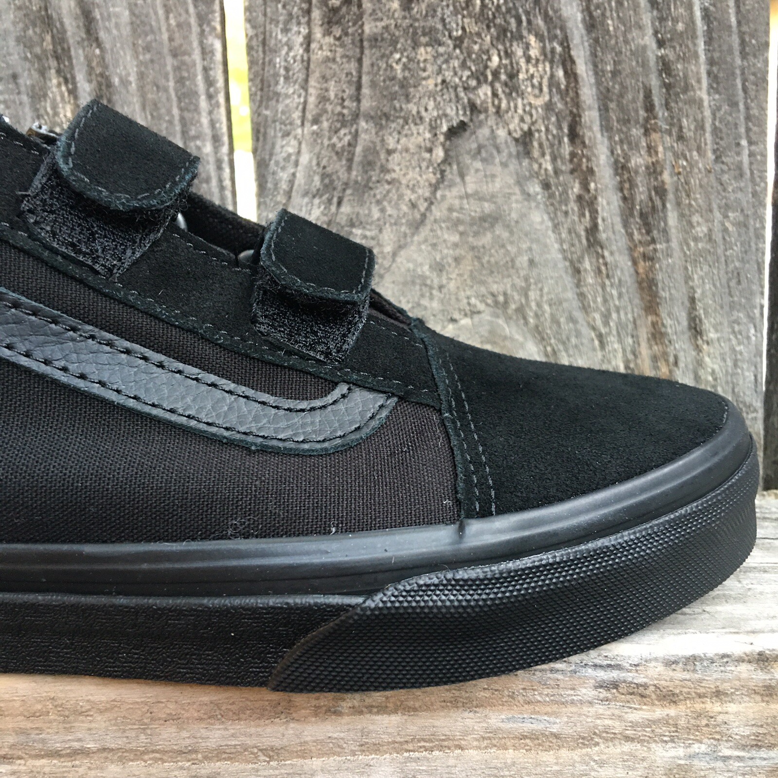 strap vans black