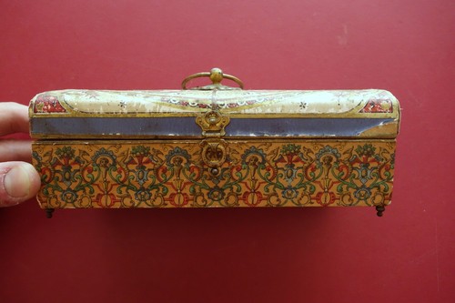 Scrigno d'Epoca in Legno Rivestito in Carta Decorata Fregi in Ottone Metà '800 - Foto 2 di 6