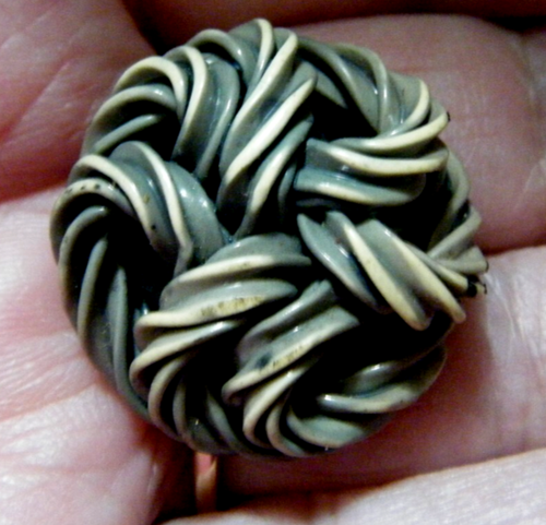 Vintage button extruded celluloid spaghetti design celluloid shank 1.1/4"d