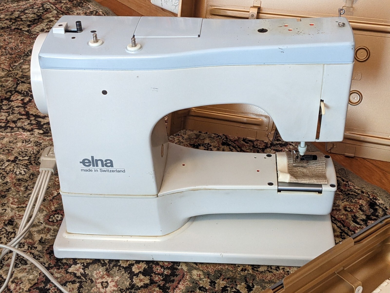 Swiss ELNA SUPER 62c Sewing Machine Elnasuper Tavaro with pedal and