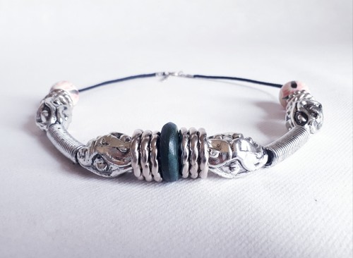 Collier De Perles Fantaisie En Métal - Bijou D'Occasion - Très Jolie (voir Photos)