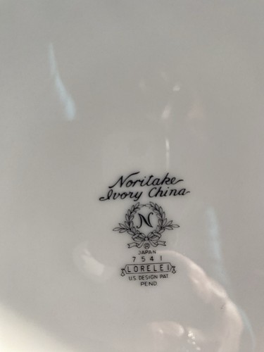 NORITAKE IVORY 7541 LORELEI EIGHT DINNER PLATES - Picture 7 of 7