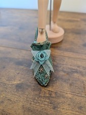 Kensington Giftware Resin Sculpture Green Colour High Heel Shoes Ornament Gift