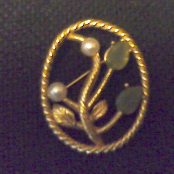GREEN AND GOLD FLOWER PIN