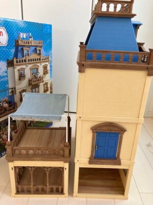 Sylvanian Families UK Grand Mansion Epoch Calico Critters with box