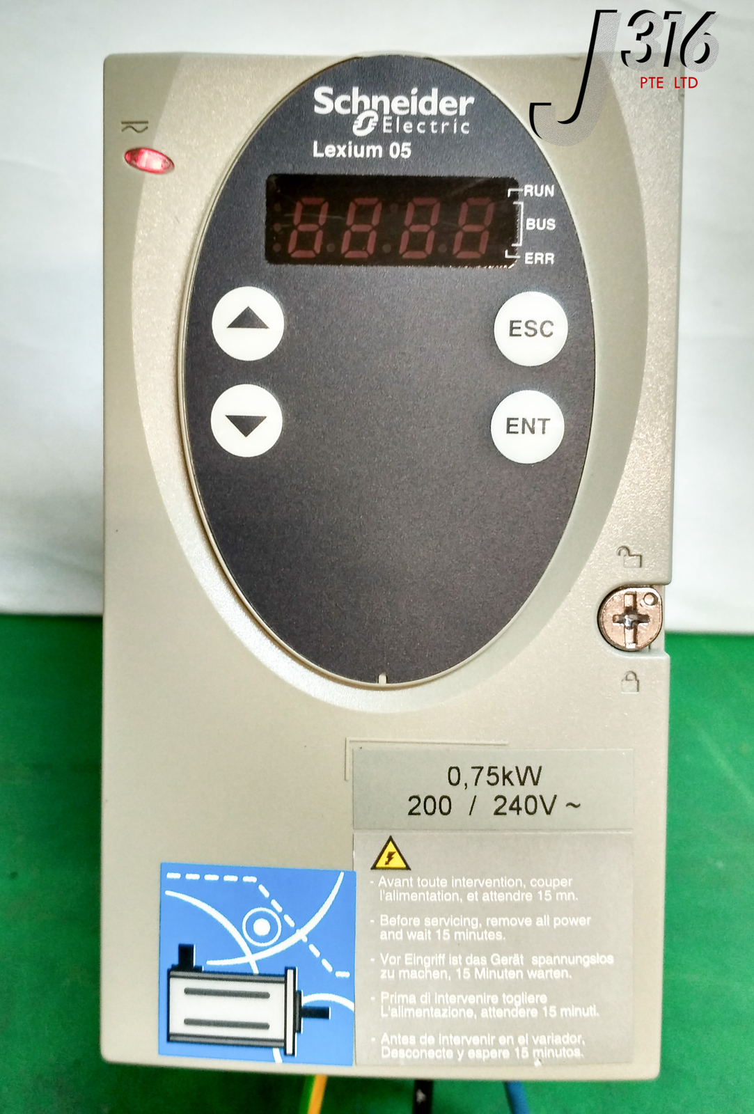 9513 SCHNEIDER ELECTRIC TELEMECANIQUE LEXIUM 05 SERVO DRIVE LXM05BD10M2