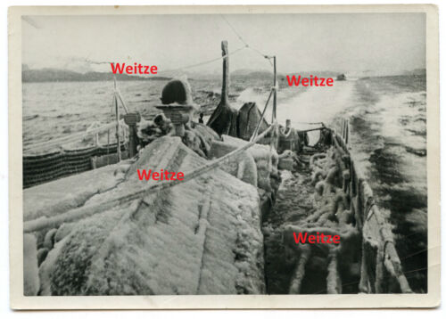 Original Pressefoto Zugefrorenes Schiffsdeck eines Deutschen Kriegsschiffes - Bild 1 von 2