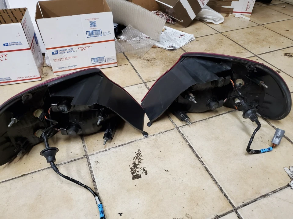 LINCOLN CONTINENTAL 1998-1999-2000-2001-2002 LUCES TRASERAS IZQUIERDA DERECHA Foto 2 de 2