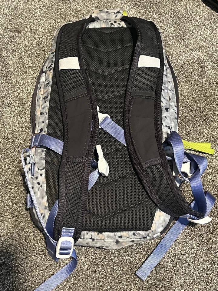 Mochila Lululemon Run From Work Not So Petite Fleur Cuchara Plateada Camuflada Foto 2 de 4