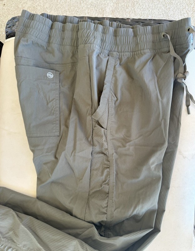 Preowned Eddie Bauer Women Olive Green Stripes Cropped Capri Nylon Pants, Medium