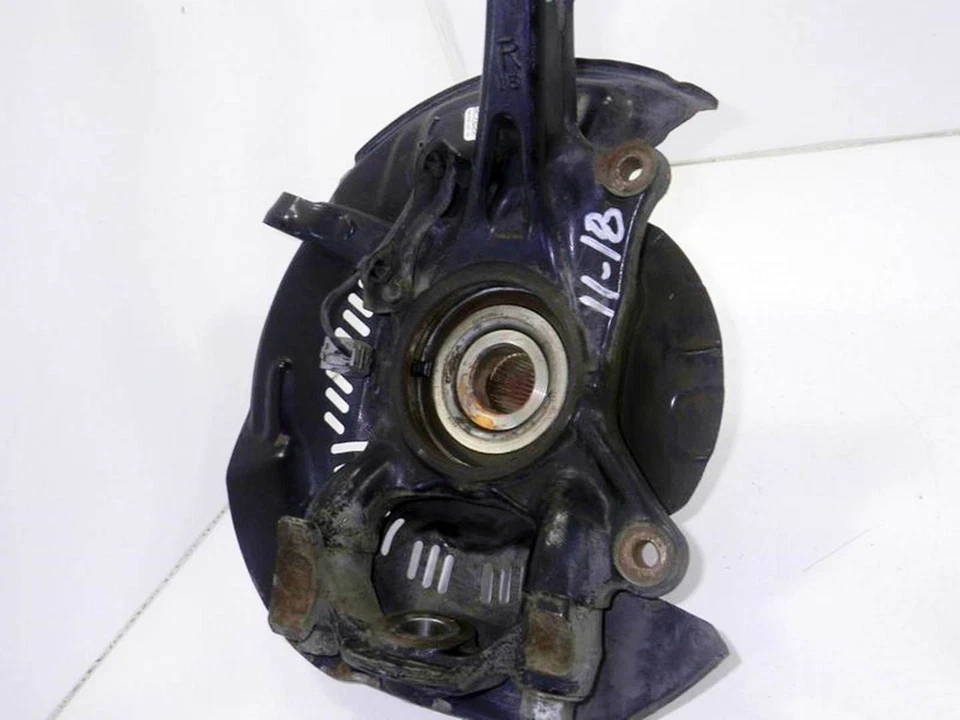 Кулак переднего шпинделя для правостороннего пассажира Toyota Tundra 2007-2015 годов выпуска - Изображение 3 из 4