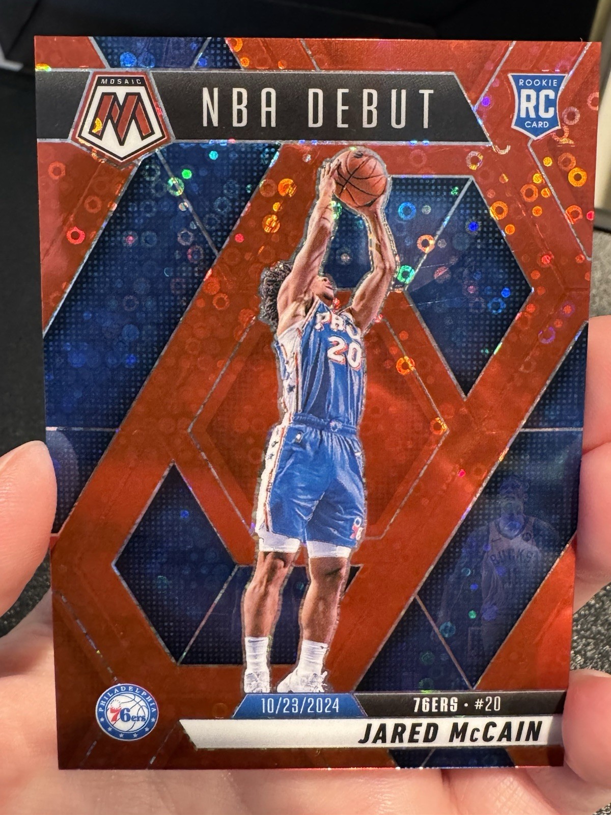 JARED MCCAIN 2024-25 MOSAIC NBA ROOKIE DEBUT Red Disco PRIZM RC /99