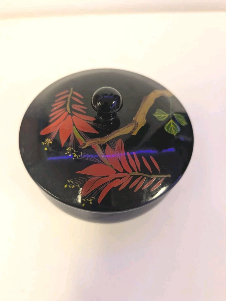 Japanese Lacquer Wood Covered Bowl Trinket Box 5 in Vintage Black Red - Image 2 of 4