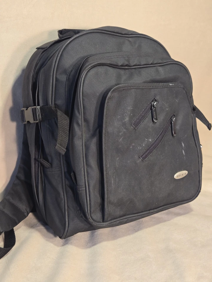 Mochila Belkin negra para portátiles de hasta 17" ~ 15 compartimentos Foto 3 de 4