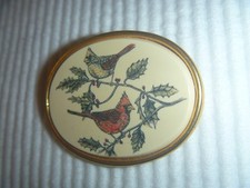 VTG Stephanie Barlow Gold Tone Trim Oval Brooch/Pin W/Cardinals & Holly Branches