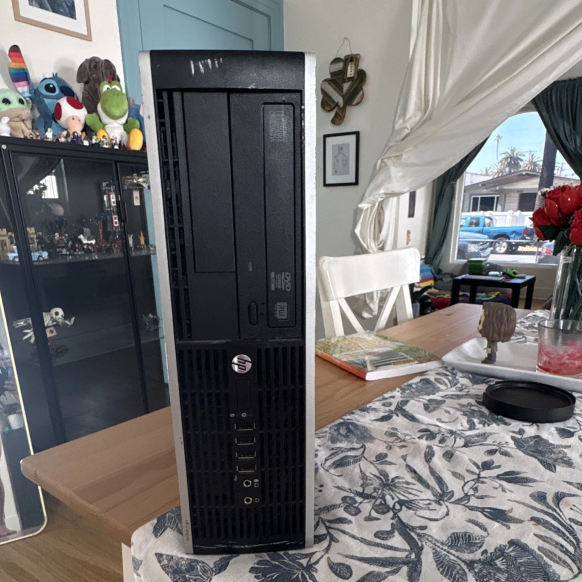 HP Compaq Elite 8300 Small Form Factor (SFF) Integrated/On-Board