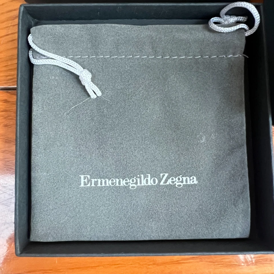 NOVA Pulseira Masculina Trançada de Couro Ermenegildo Zegna Herringbone em Preto - Imagem 4 de 4