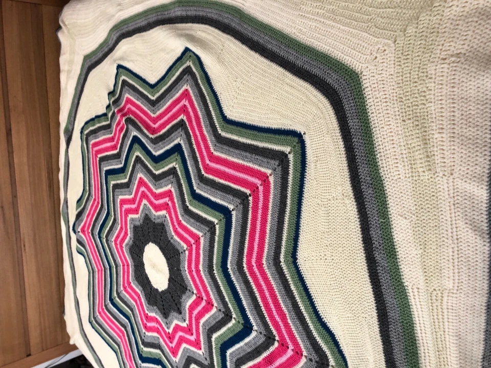 Crochet Pattern Ten Point Star Square Rug/blanket/throw (UK or US version)  - Image 2 of 4