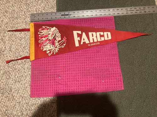 Vintage FARGO NORTH DAKOTA ND Full-Size PENNANT Indian NATIVE AMERICAN Headdress
