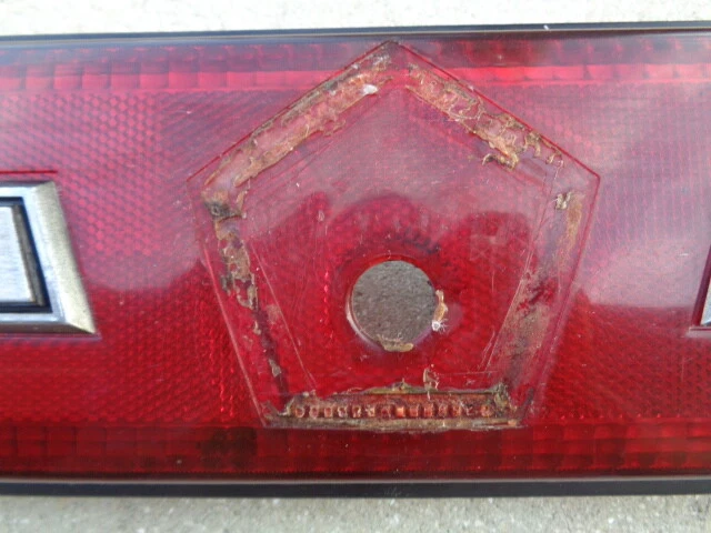1990 CHRYSLER TC MASERATI REAR CENTER TAILLIGHT TAIL LIGHT REFLECTOR PANEL OEM - Image 4 of 4