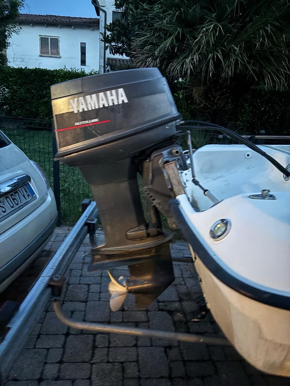 Yamaha Barca a motore con carrello e fuoribordo, Garmin STRIKER Plus 4 foto 2