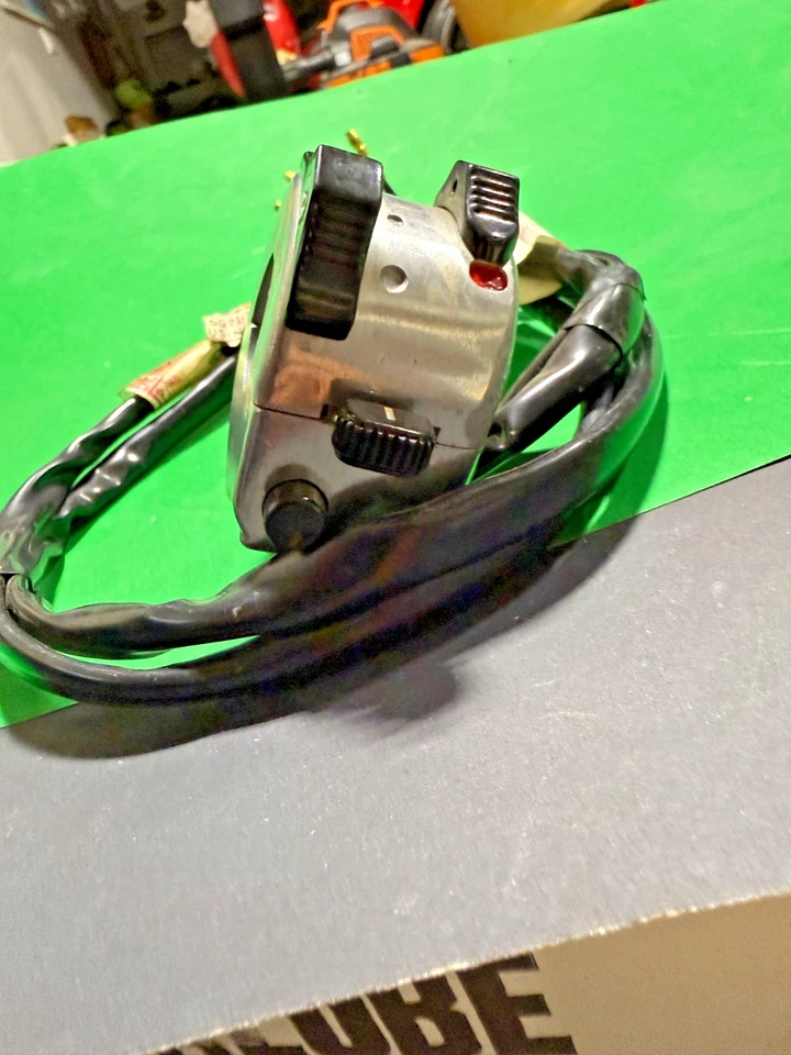 KAWASAKI, NOS, CONJUNTO DE CARCASA, CONT, R. KZ650C3 | 46091-1047 Foto 2 de 4