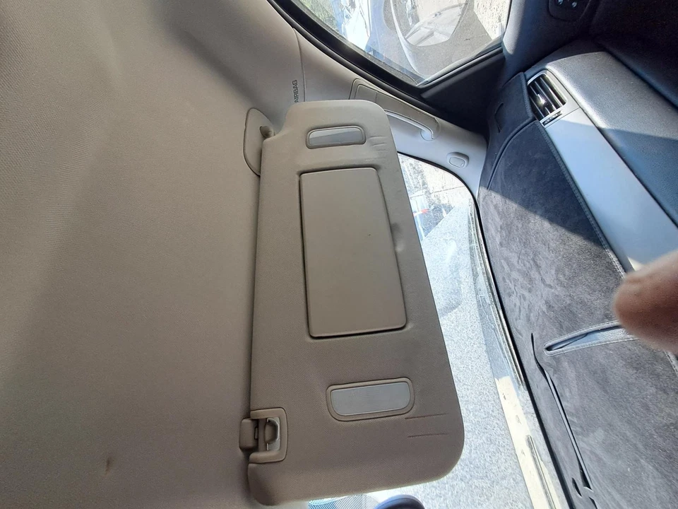 Used Right Sun Visor fits: 2009 Chevrolet Avalanche 1500 new style smooth door s - Imagem 2 de 4