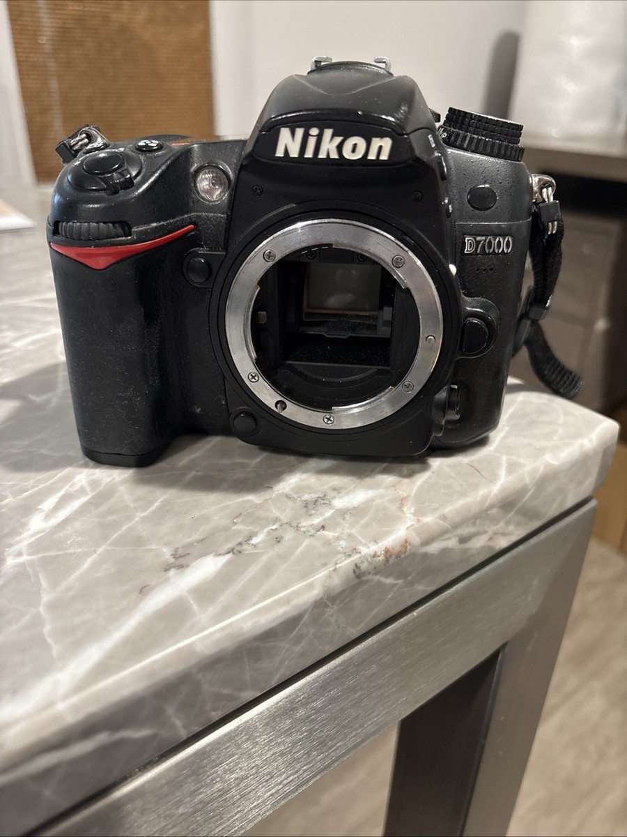 Nikon D7000 16.2 Megapixel Digital SLR Camera Defective for Parts