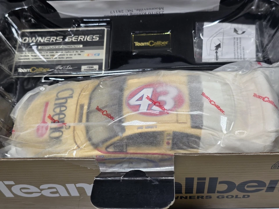 Coche diecast Team Caliber 2001 #43 John Andretti Cheerios Owners Gold 1:24 NASCAR Foto 3 de 4