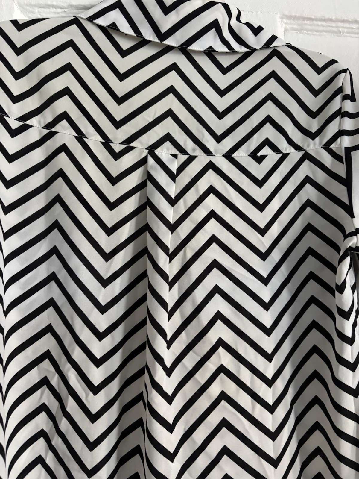Express Chevron Button Down Blouse Small Black Wh… - image 5