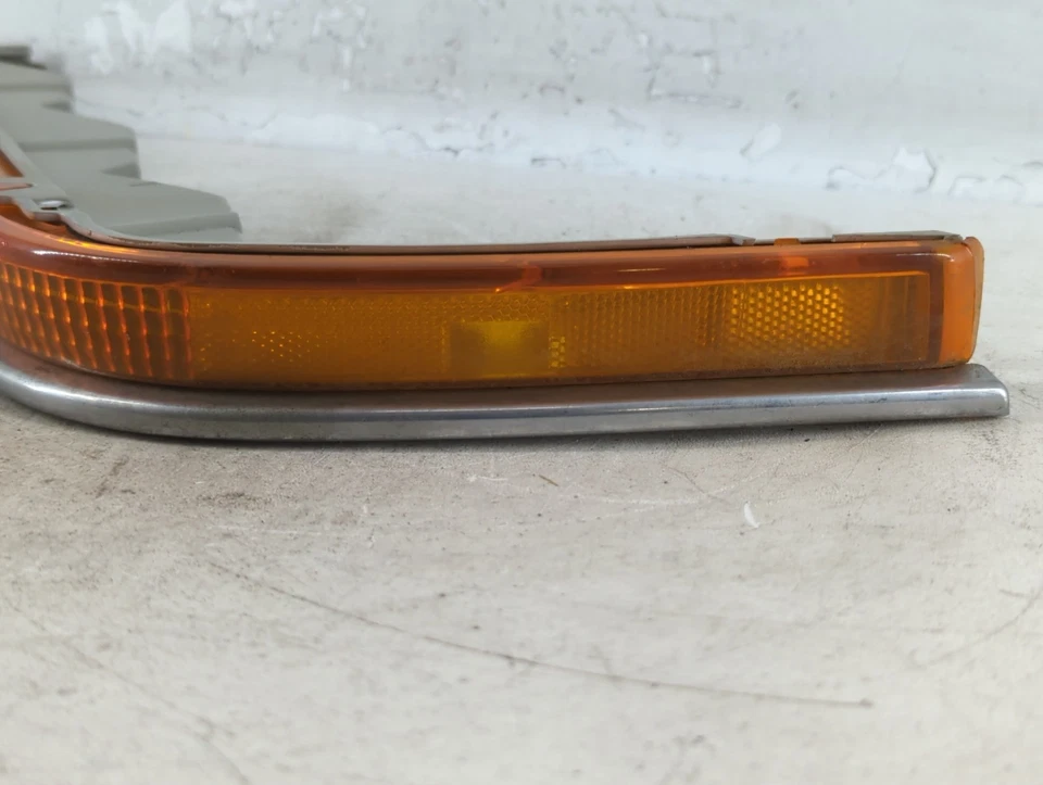 1992-1996 Buick Roadmaster Passenger Right Oem Front Light Lamp V1IBV - Image 4 of 4