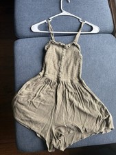 Women  s green Romper XS Good Condition