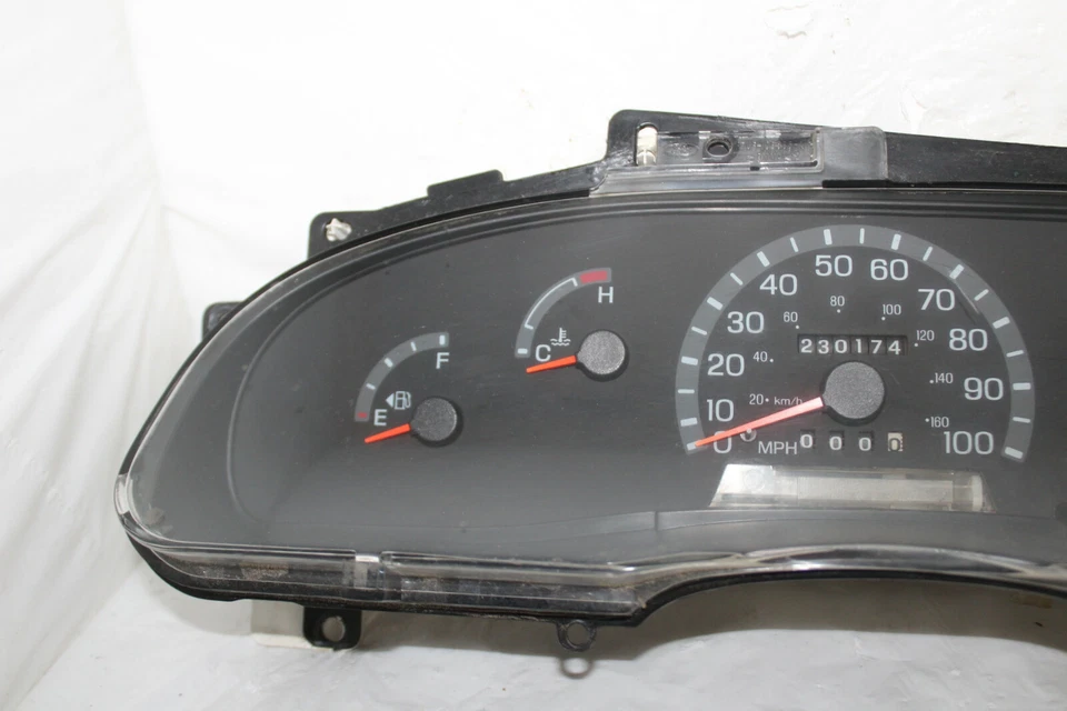 Cuadro de instrumentos velocímetro 02 Ford E150/E250/E350/E450SD/E550SD 230.174 millas Foto 4 de 4