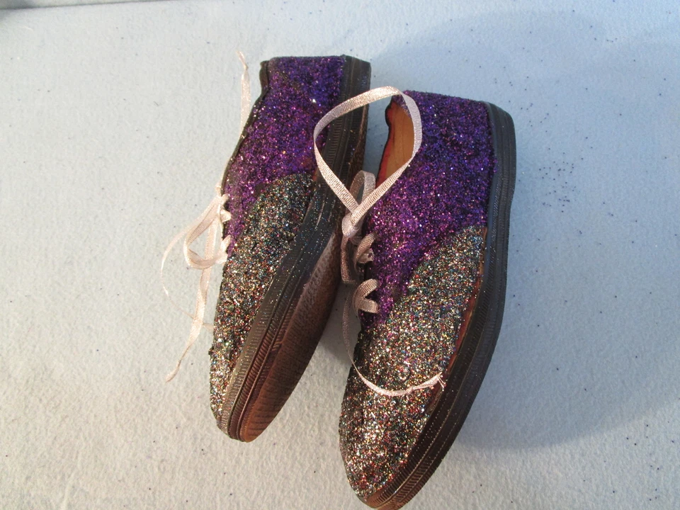 ZAPATILLAS DEPORTIVAS MORADAS Y NEGRAS BRILLANTES MUJER TALLA 7 Tenis Disfraz Halloween Foto 3 de 4