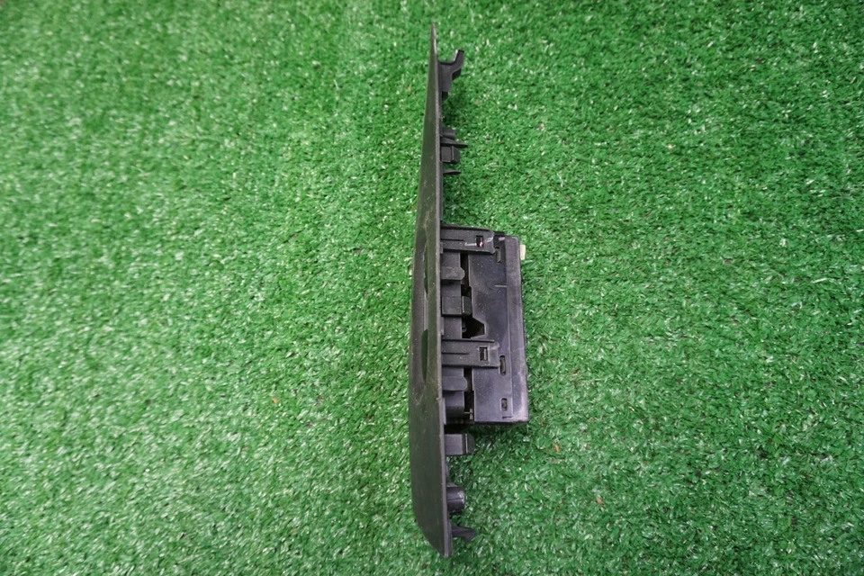 Interruptor de ventana derecha Nissan Sentra 2013 OEM 254111KA5A Foto 2 de 4