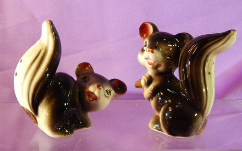 Vintage 1950's Salt & Pepper Shaker Cottage Critters Skunks Made In Japan - Picture 4 of 9
