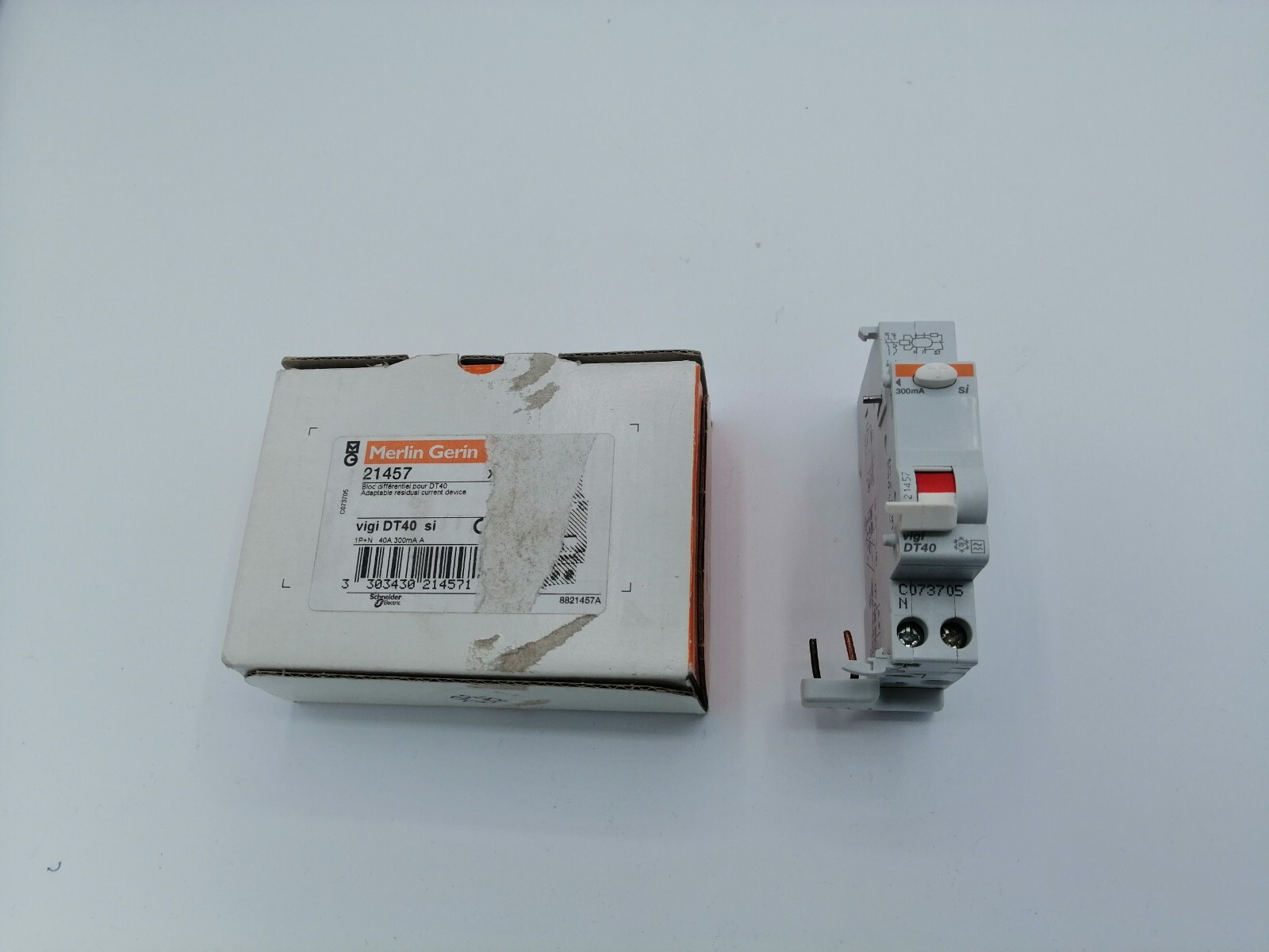 Disjoncteur différentiel Merlin Gerin DT40 40A 300mA évite les incendies électriques 21457