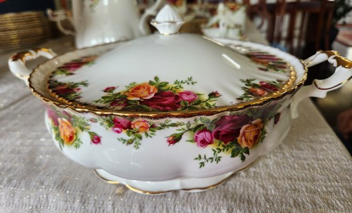 Schöne Royal Albert Old Country Rosenterrine mit Deckel. Neuwertig. Made In ENGLAND - Bild 1 von 21