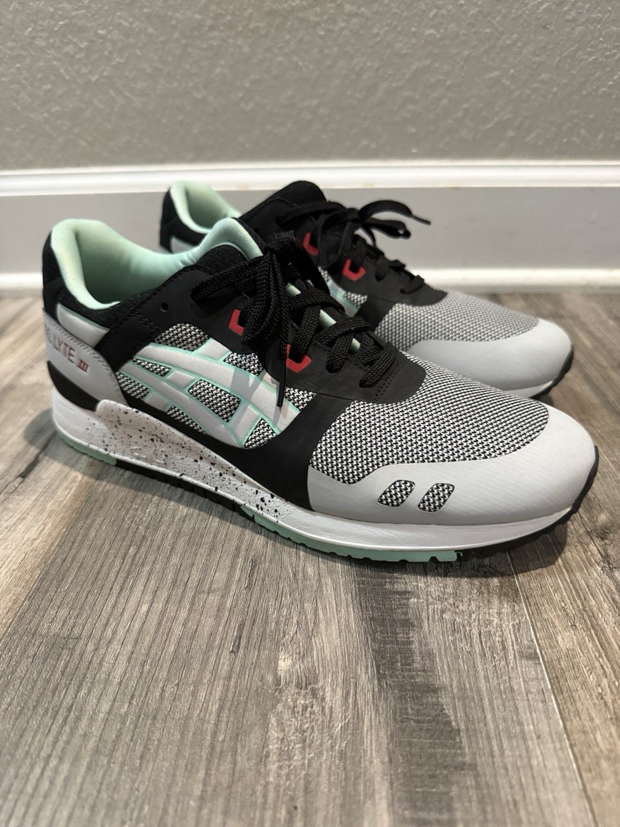 Asics Gel-Lyte III sneakers in a light grey, black, and mint Men's