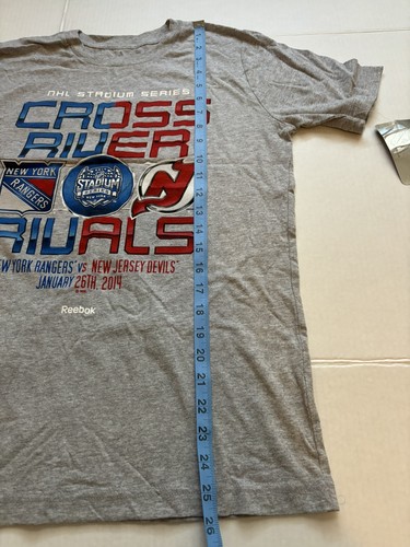 Camiseta para niños New York Yankees NHL Stadium Series New York Rangers & NJ Devils - Imagen 6 de 8