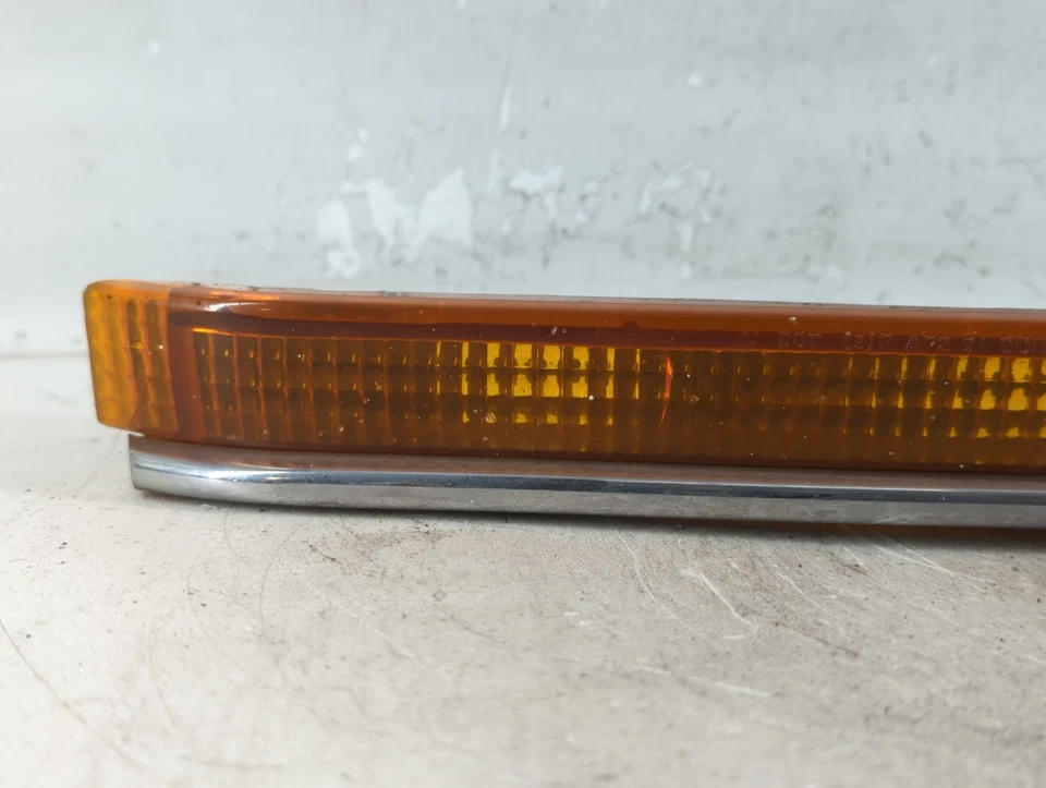 1992-1996 Buick Roadmaster Passenger Right Oem Front Light Lamp V1IBV - Image 2 of 4