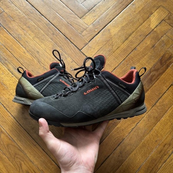 Men Lowa Boots Black 41.5